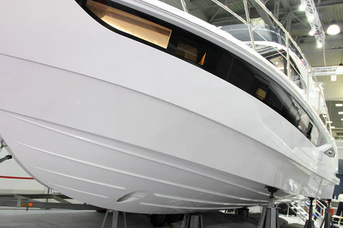 CDP2196PT-10 gel coat finish on a yacht hull